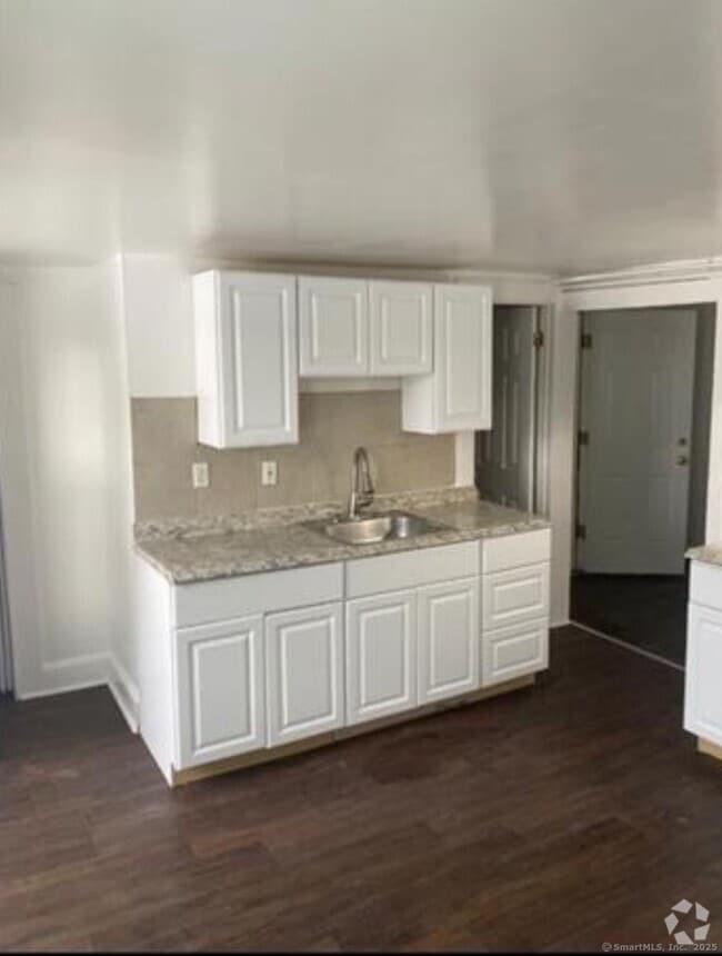 Building Photo - 142 Center St Unit 2 Rental