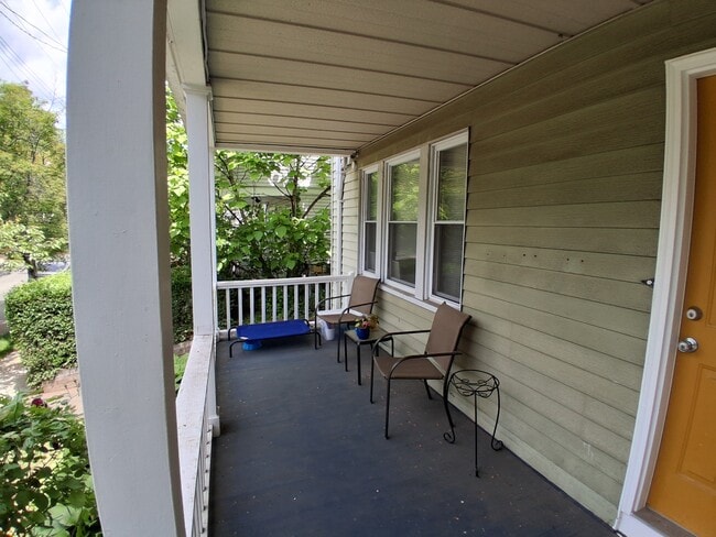 Front Porch - 261 View St Unit #1