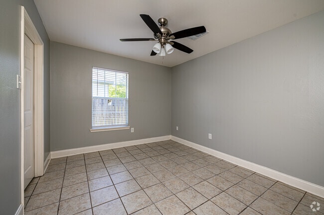 1BR, 1BA - 600SF - Bedroom - Heatherwood