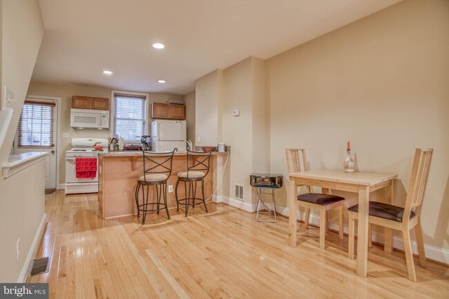 Photo - 1834 Light St