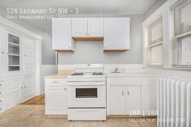 Photo - 526 Leonard St NW