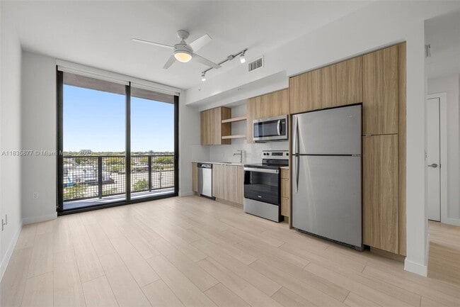 Building Photo - 555 NE 8th St Unit 0427 Rental