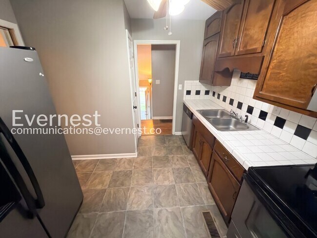 Photo - 716 Brookview Dr