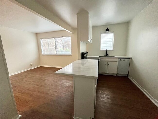 Photo - 3304 Red River St Unit 101