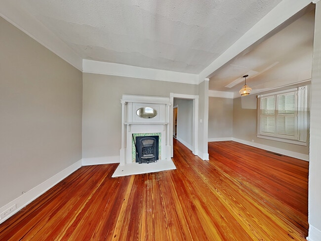 Photo - 595 Boulevard SE