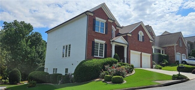 Photo - 647 Maple Grove Way