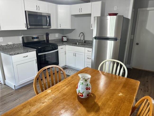 Building Photo - 6 Hill Rd