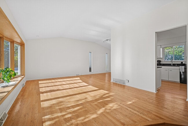 Photo - 1037 Heatherfield Ln