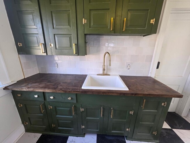 Photo - 159 Oak Park