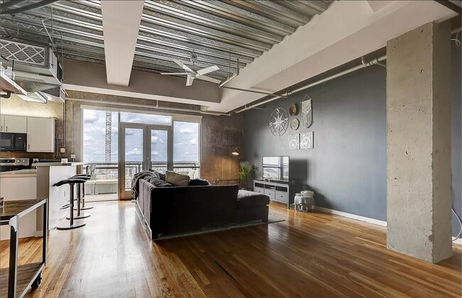 Photo - Beautiful and Spacious Loft-Style Condo 1 Bed/1.5 Bath Near Ballpark