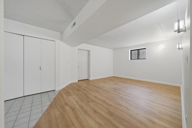 Photo - 4537 N Greenview Ave