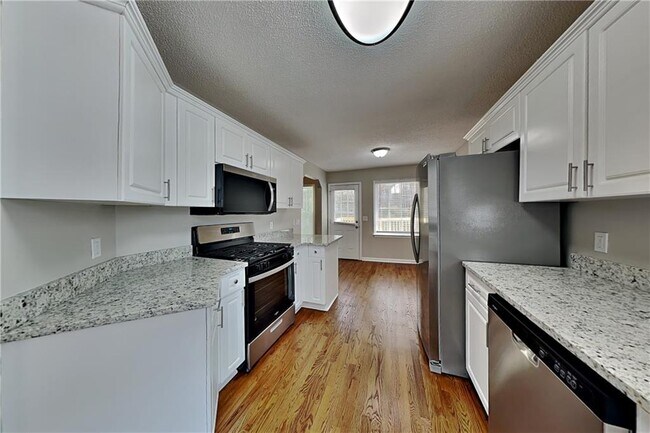 Photo - 411 Saddle Brooke Dr