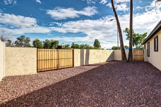 Photo - 4820 W Golden Ln