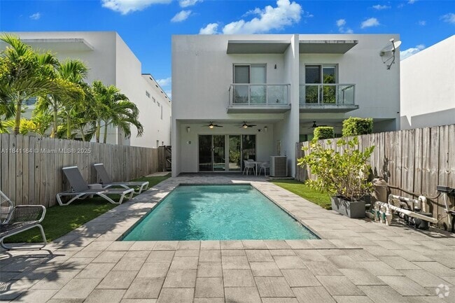 Building Photo - 3567 SW 1st Ave Rental