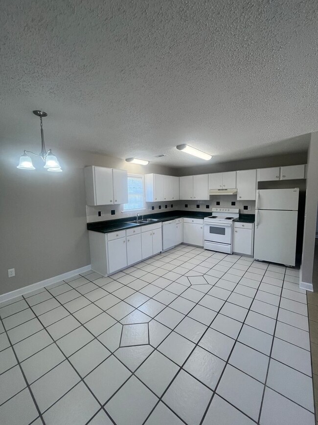 Photo - 490 State Rd S-42-2289