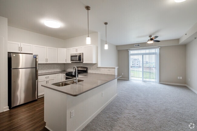 1BR, 1BA - 741SF - Kitchen