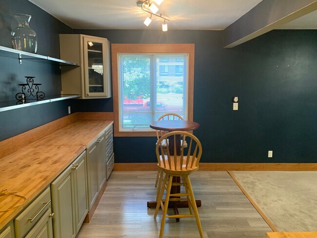 Photo - Chateau Edina