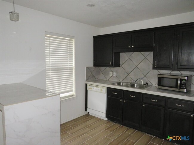 Photo - 4608 Bowles Dr Unidad D