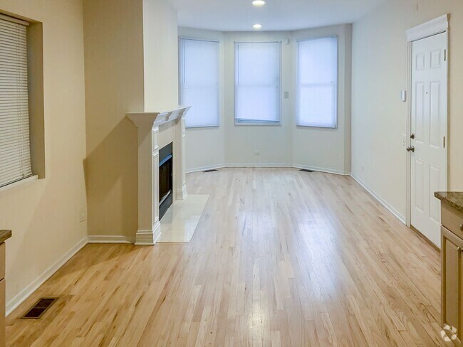Building Photo - 2318 N Southport Ave Rental