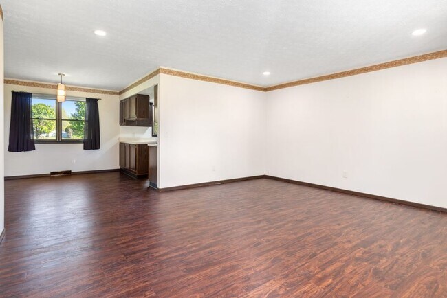 Photo - 270 W Orange Rd
