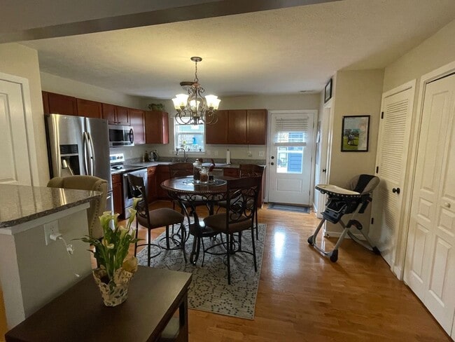 Photo - Stylish Townhome with 2 Suites, Hardwood Floors, Stainless Steel Appliances, and Granite Countert...