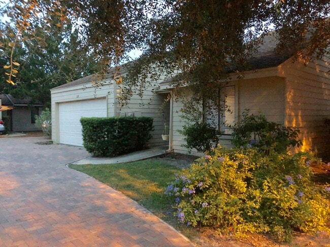 Lovely community of Park Green - 1128 Park Green Pl House