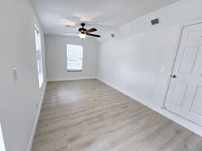 Photo - 1420 SW 3rd Ter Unidad B