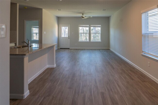 Photo - 4 bed 2.5 Bath Beautiful House inside Lakes at Black Oak!