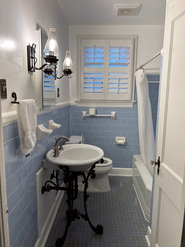Photo - 711 E Park Ave