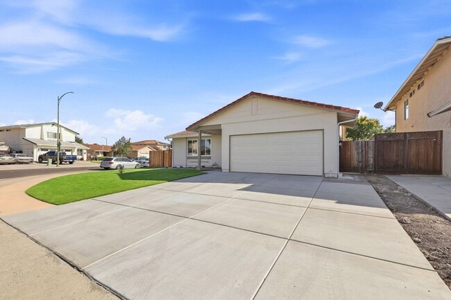 560 Glenburry Way
