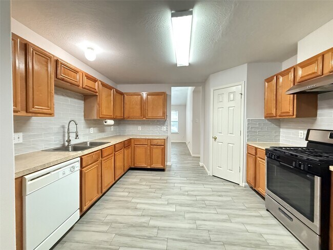 Photo - 6534 Carly Park Way