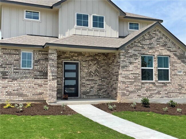 Photo - 609 Paddock Ln