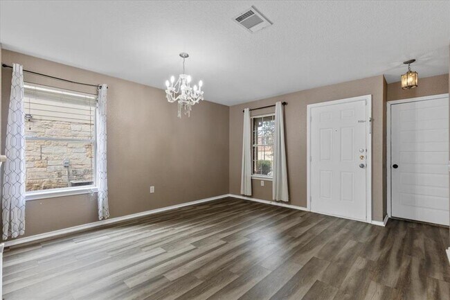 Photo - 5621 Abby Ann Ln