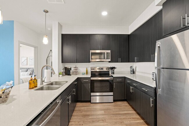 711 W Broadway Rd Unit SI ID1366979P