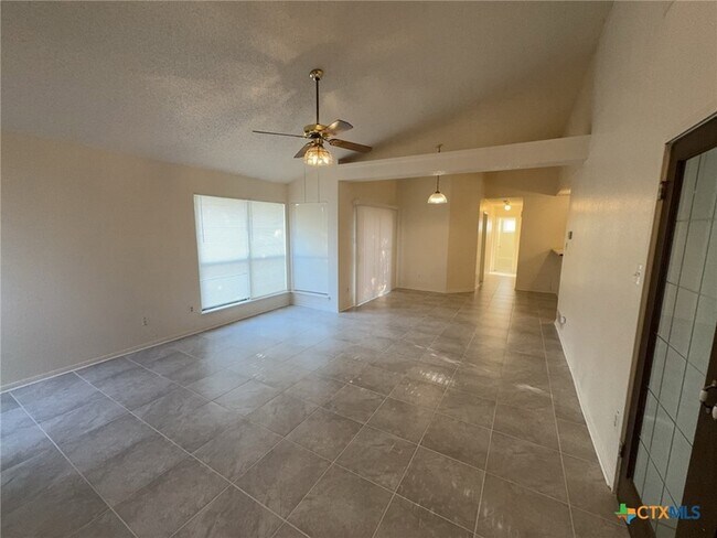 3202 Honeysuckle Dr