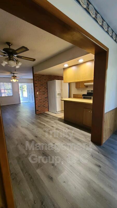 Photo - 105 N Edinburgh Dr