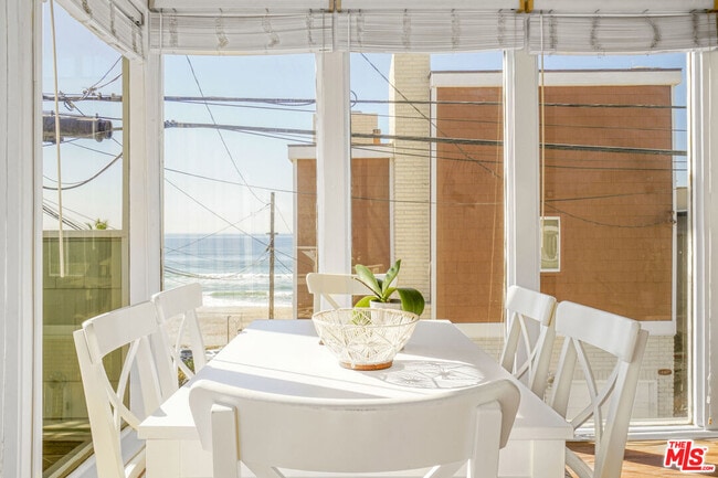 Building Photo - 4400 Ocean Dr Rental