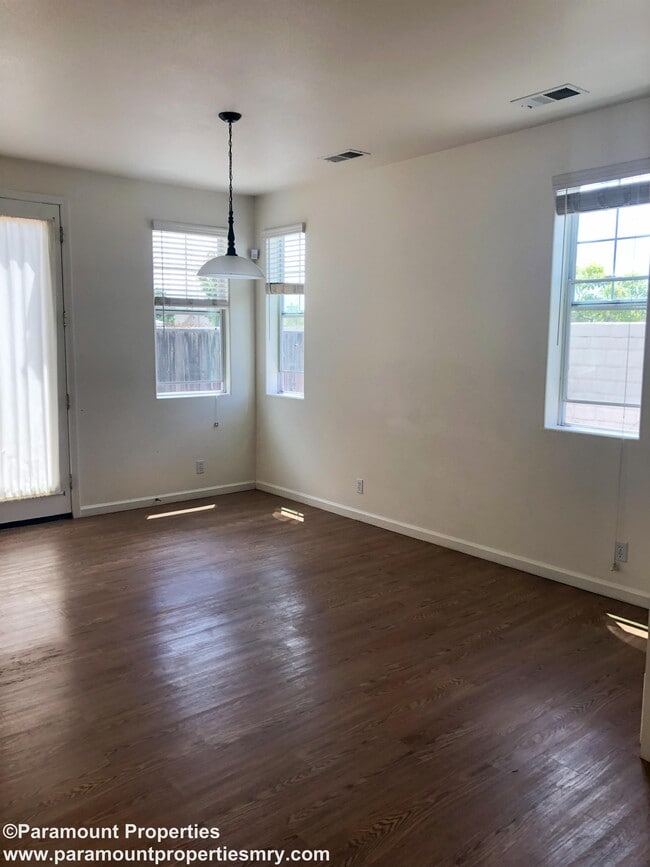 Photo - 279 Azalea Pl