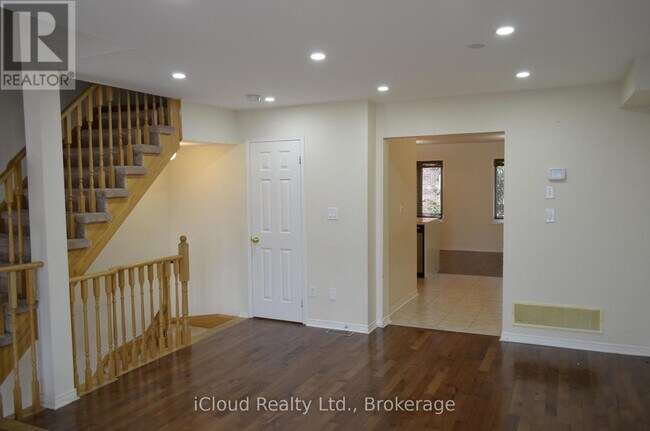 Photo - 319 Aspendale Cres