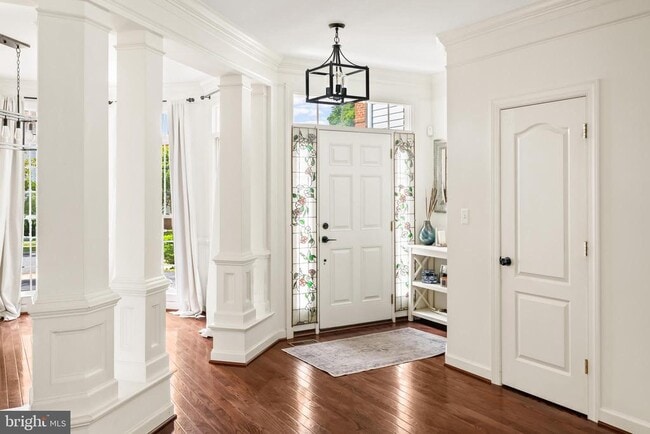 Photo - 730 Crisfield Way