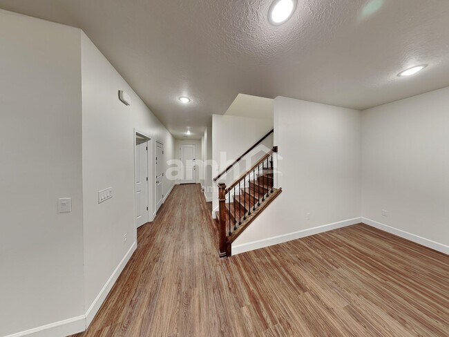 Photo - 4390 N Poplar St