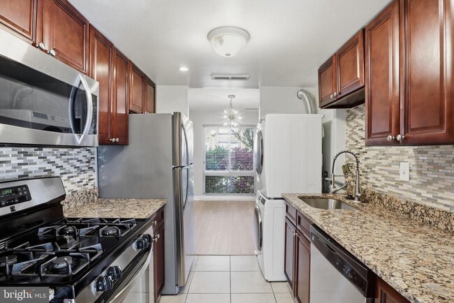 Photo - 264 N Stevenson Sq