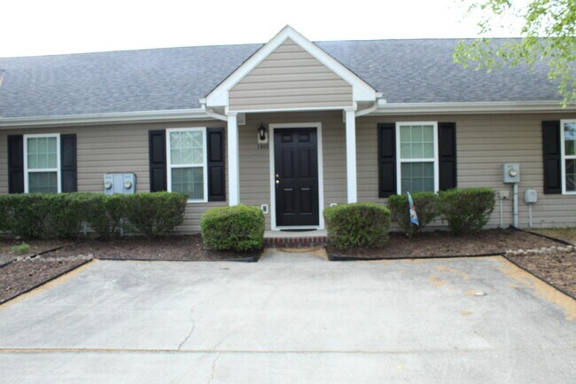 Photo - 1802 Honeysuckle Way