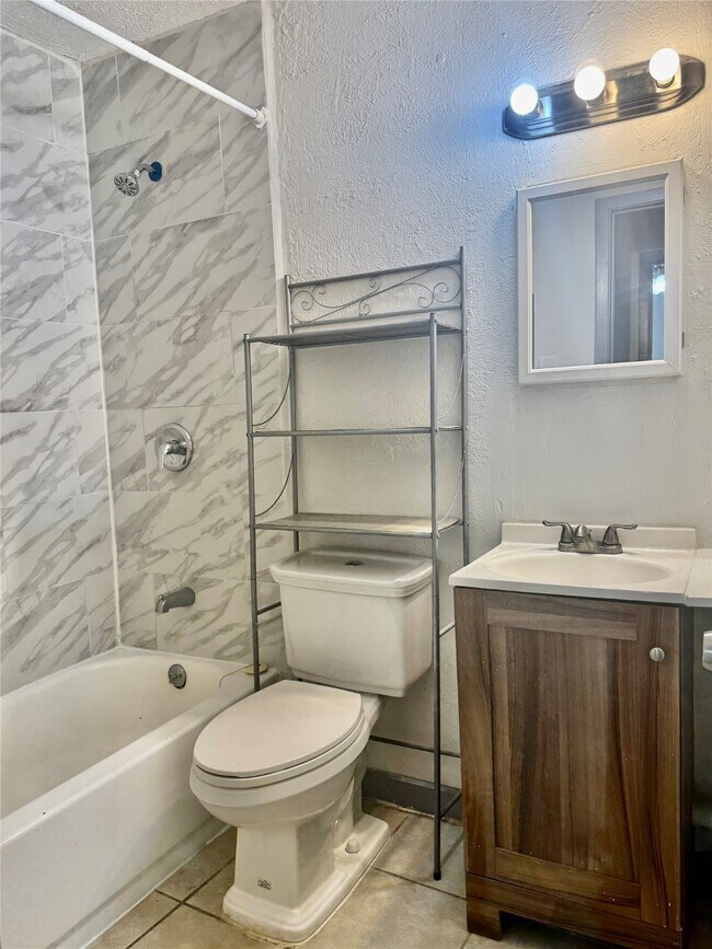 Photo - 1001 Spooner St Unit C