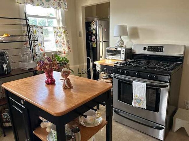 22 Melville Ave Unit 2