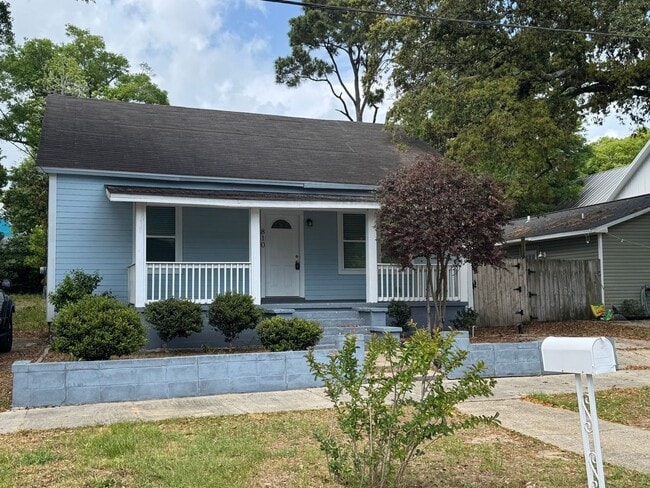 Building Photo - Pensacola - North Hill - 2 bed, 2 bath