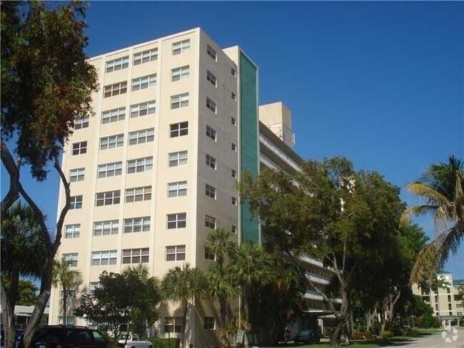 Building Photo - 2555 NE 11th St Unit 902 Rental