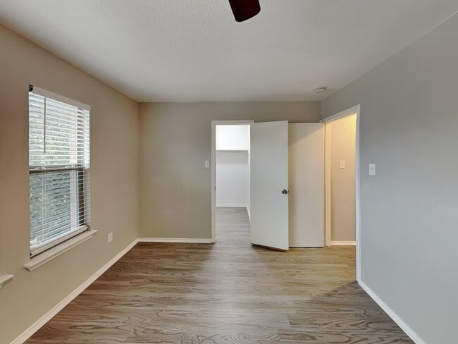Photo - 4808 Woodstock Dr