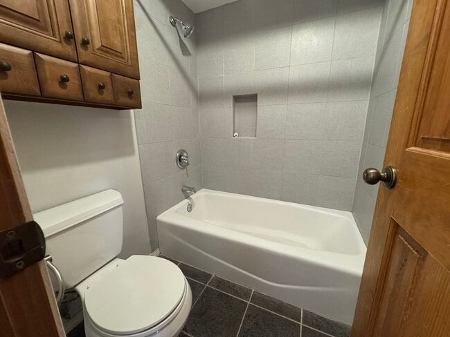 Photo - 870 Southeast Cir NW