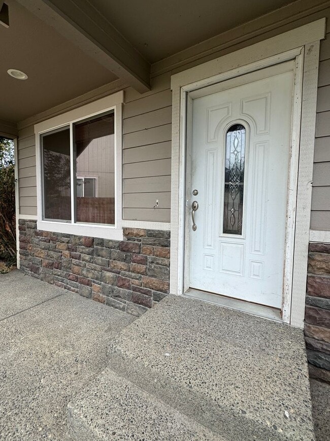 Photo - Spacious 4-Bedroom Home for Lease in Cul-de-Sac